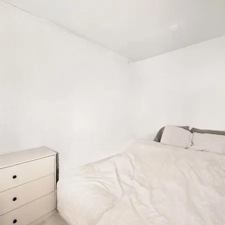 Appartement Romslig Midt I Sentrum - Komfort Med Kvalitetsenger Og Dyner *