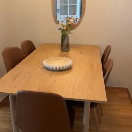 Romslig Midt I Sentrum - Komfort Med Kvalitetsenger Og Dyner