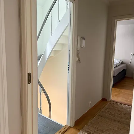 アパート Romslig Midt I Sentrum - Komfort Med Kvalitetsenger Og Dyner ベルゲン