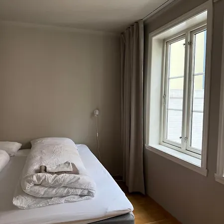 Romslig Midt I Sentrum - 3 Store Soverom!