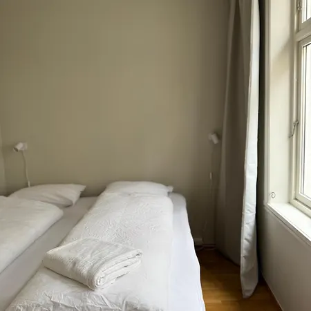 Romslig Midt I Sentrum - Komfort Med Kvalitetsenger Og Dyner Apartment *