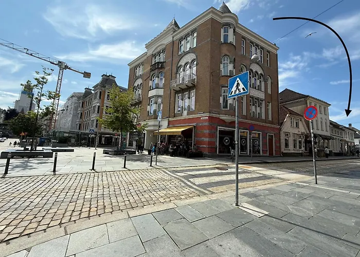 Romslig Midt I Sentrum - Komfort Med Kvalitetsenger Og Dyner アパート *