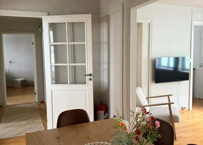 Lägenhet Romslig Midt I Sentrum - Komfort Med Kvalitetsenger Og Dyner Bergen