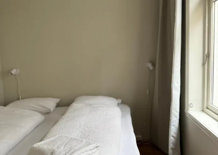 Romslig Midt I Sentrum - Komfort Med Kvalitetsenger Og Dyner Lägenhet *