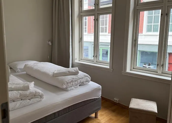 Romslig Midt I Sentrum - Komfort Med Kvalitetsenger Og Dyner Διαμέρισμα